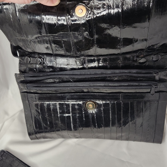 VNTG. GENUINE EEL SKIN SHOULDER BAG & MATCHING BIFOLD WALLET - Picture 8 of 13